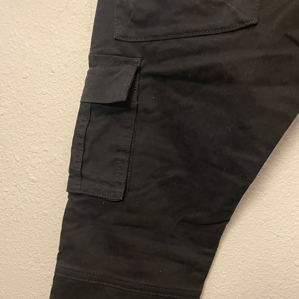 Embellish Jeans(Cargo Black)
size 28
Never worn!
Condition 10/10